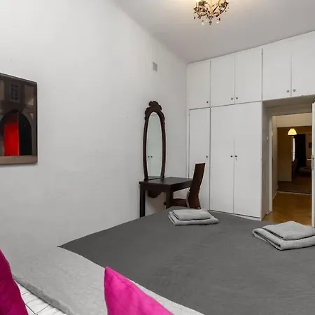 Close-central - Great Location- Stays- Freta Apartment Warsaw